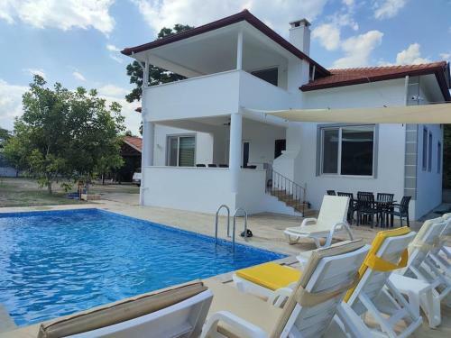 Villa Serenity With Private Pool And Large Garden.
