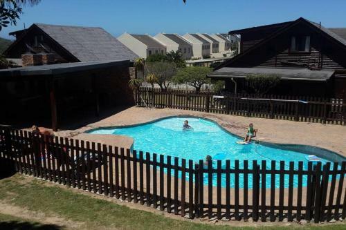 Pa Sands Beach House Close To Kowie 8 Sleeper Pool