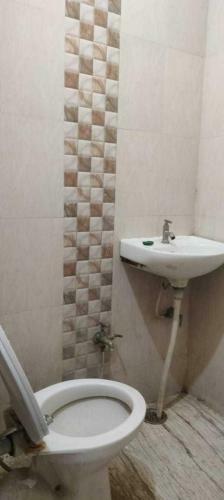 Spot On 92419 Manshi Hotel