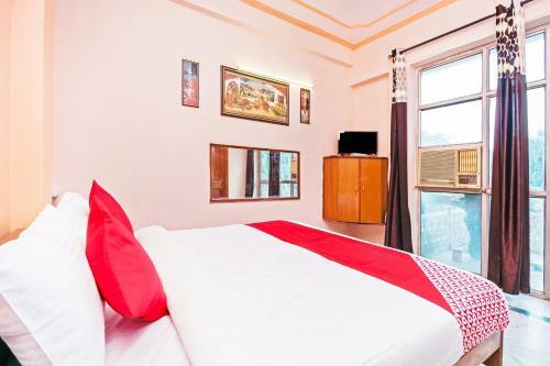 Oyo 29394 Hotel Apoorva Deluxe