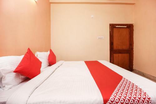 Oyo 29394 Hotel Apoorva Deluxe