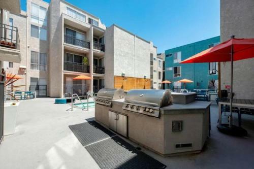 Apartamento New 2bd/2br Condominium In Weho! 2 Parking/pool