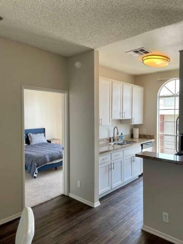 Apartamento New 2bd/2br Condominium In Weho! 2 Parking/pool