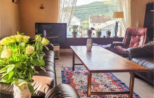 Stunning Apartment In Sandeid With Wifi And 5 Bedrooms