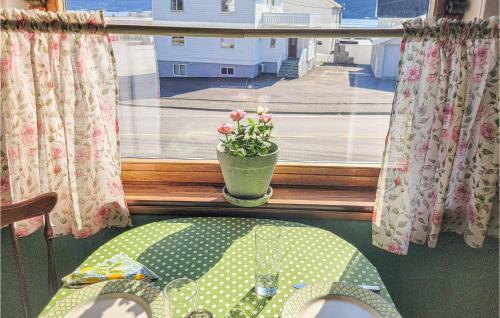 Stunning Apartment In Sandeid With Wifi And 5 Bedrooms