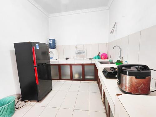 Hostal Homey Guesthouse Kertajaya (Syariah)