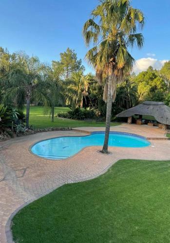 Lodge 150 Jacaranda Guesthouse