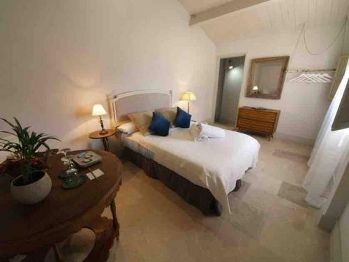 Hostal Room In Bungalow - Room With Bathroom En-suite