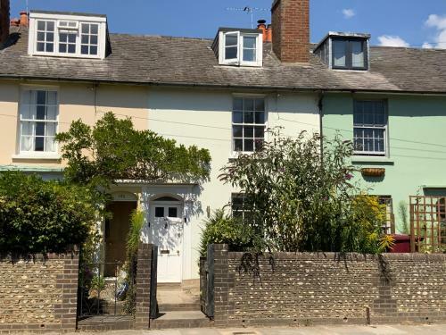Charming Cottage Mins From Chichester City Centre