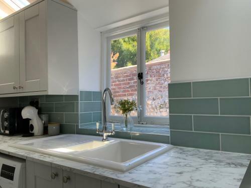 Charming Cottage Mins From Chichester City Centre