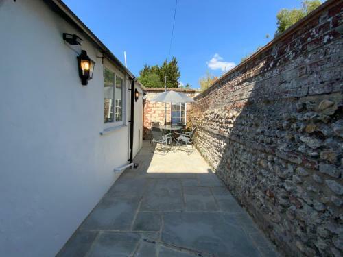 Charming Cottage Mins From Chichester City Centre
