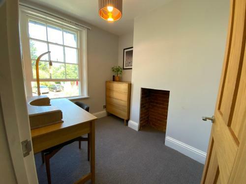 Charming Cottage Mins From Chichester City Centre