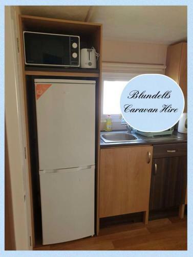 Lovely 4-bed Apartment On Seawick Holiday Park