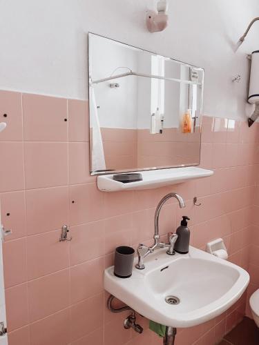 Wait 'n Sea (Central Apartment In Porto Rafti)