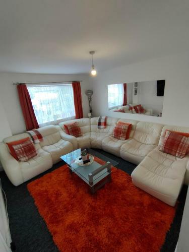 2 Bedroom Large And Luxurious Apartment
