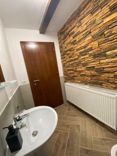 Hostal La Izvoare Pensiune-p?str?v?rie
