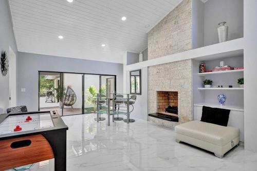 Gorgeous 6 Br Home W Heated Pool & Golf View