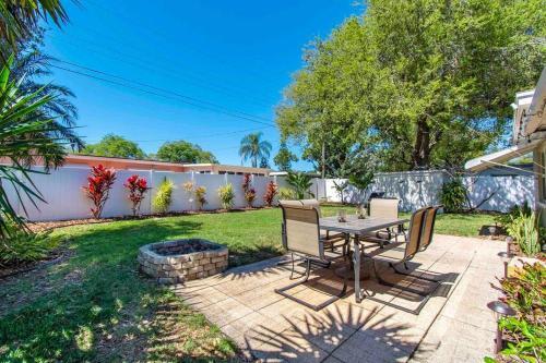 Tropical Escape Close To Top Fl Beaches!
