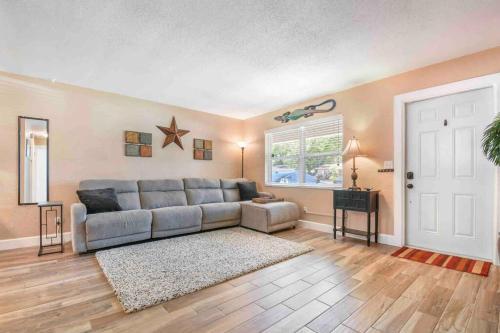 Tropical Escape Close To Top Fl Beaches!