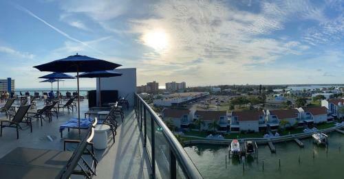Tropical Escape Close To Top Fl Beaches!