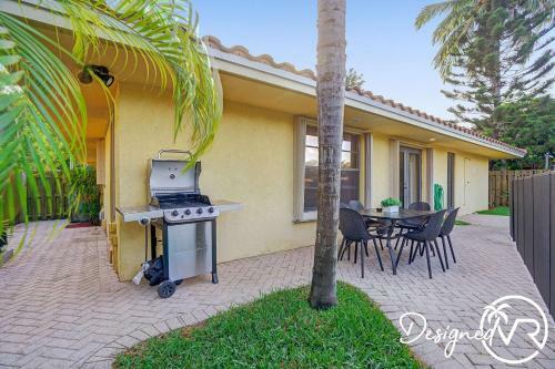 3 Br Waterfront Home With Heated Pool