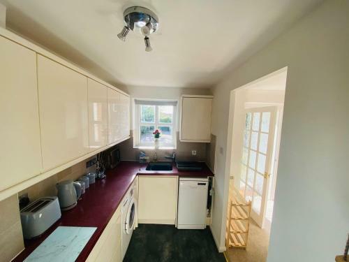 Coastal 2 Bedroom Maisonette With Parking