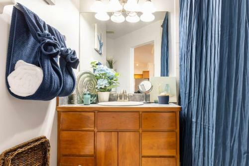 Cozy 2 Bedroom Lakeview Villa King Queen Beds