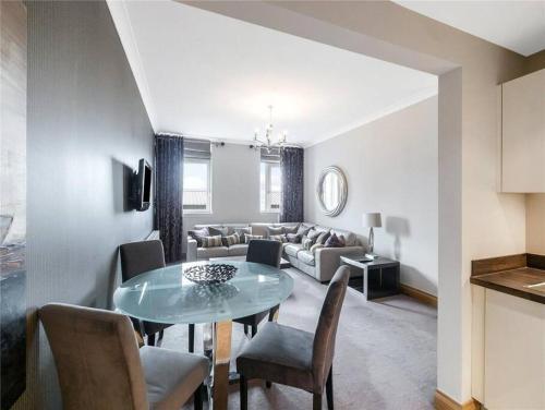 Lovely-2 Bedroom Apartment In City Centre