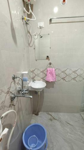 Apartamento Oyo Home 84939 Choudhary White House