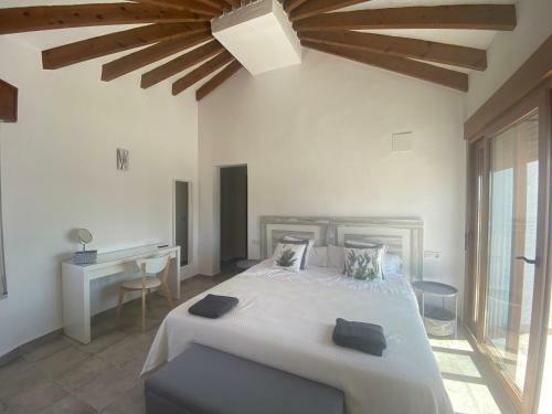 Gorgeous Newly Renovated Villa In Calpe