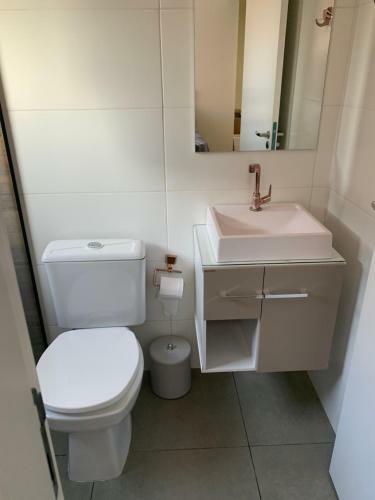 Apartamento Loft Com Estacionamento 400 Metros Da Praia
