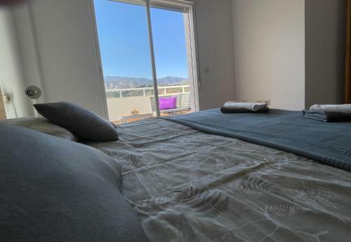 Sunny 3 Bed Apartment Only 7 Minute Walk From Beac