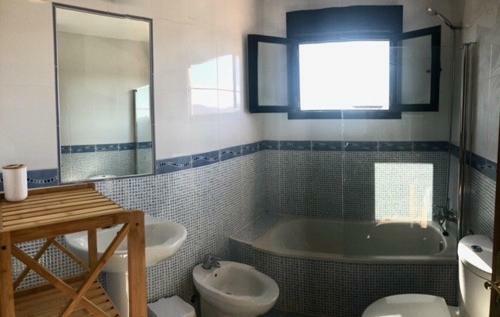 Pleasant 2 Bedroom Villa With Garden & Pool Access