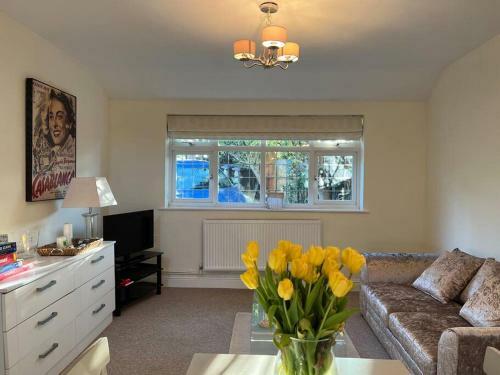 Apartamento Self Contained, Spacious Annex With Private Drive.