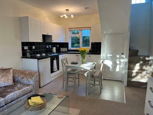 Apartamento Self Contained, Spacious Annex With Private Drive.