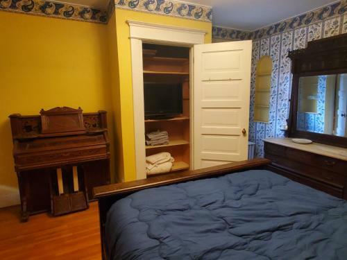 The Weis Mansion Bed And Breakfast
