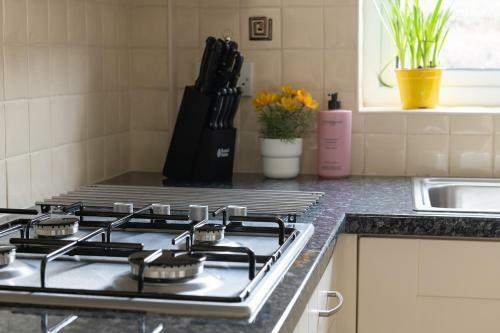 Beachcliffe House - Sea Front Property - Sleeps 10 - Pet Friendly