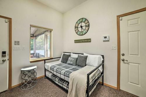 Captivating Kuttawa Retreat With Outdoor Dining