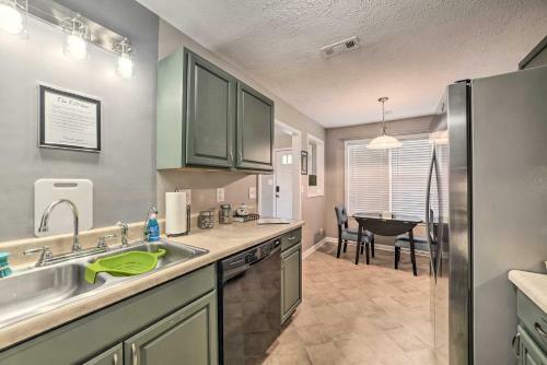 Charming Clarksville Home With Yard And Fire Pit!