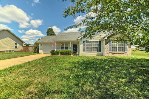 Charming Clarksville Home With Yard And Fire Pit!