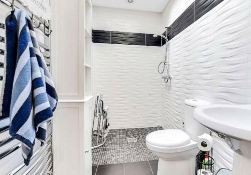 Villa No 8, Lawrence Hill