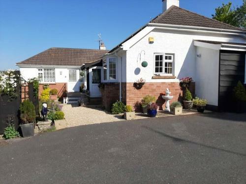 Private Apartment, Parking, Sea And Country Views