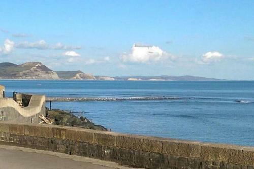 Private Apartment, Parking, Sea And Country Views