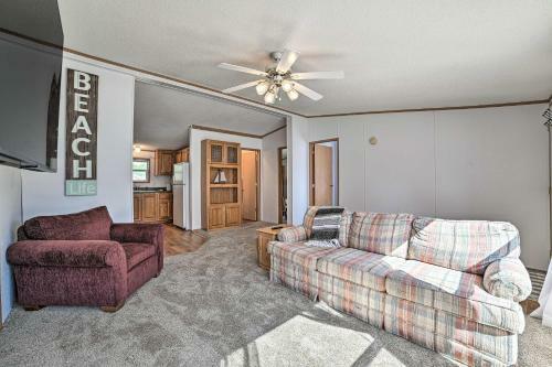 Charming Houghton Lake Cottage Walk To Lake!