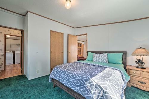 Charming Houghton Lake Cottage Walk To Lake!