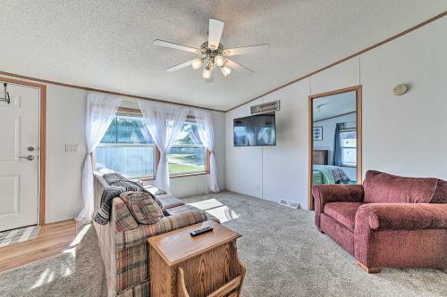 Charming Houghton Lake Cottage Walk To Lake!