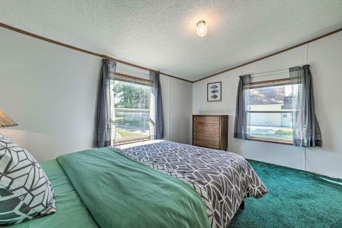 Charming Houghton Lake Cottage Walk To Lake!