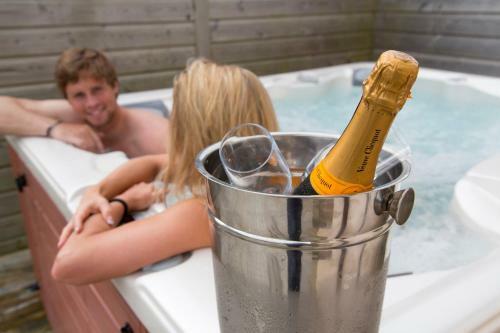 Waters Edge On Retallack Resort- Private Hot Tub