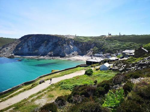 Howlyek House In St Agnes