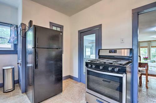 Classy Home With Enclosed Sunroom, Walk To Town
